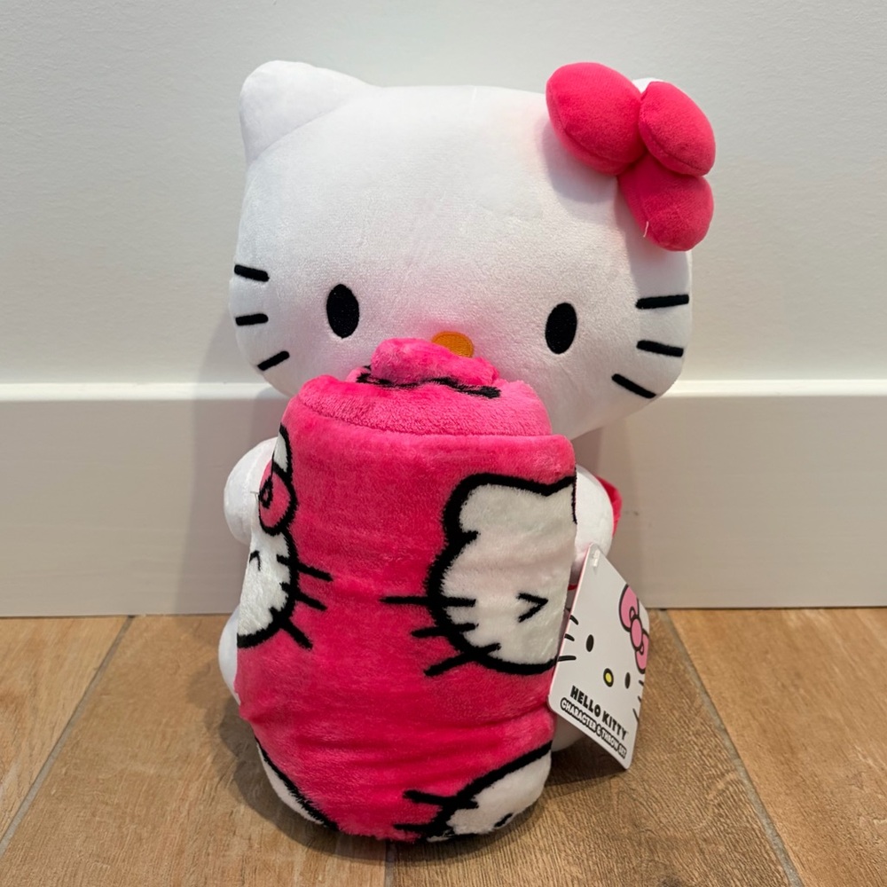 Hello Kitty Character & Throw Set
